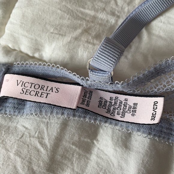 Victoria Secret Lace Demi Bra - Picture 4 of 4